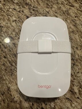 Bentgo White and Pink Portable Lunch Box with Elastic Strap
